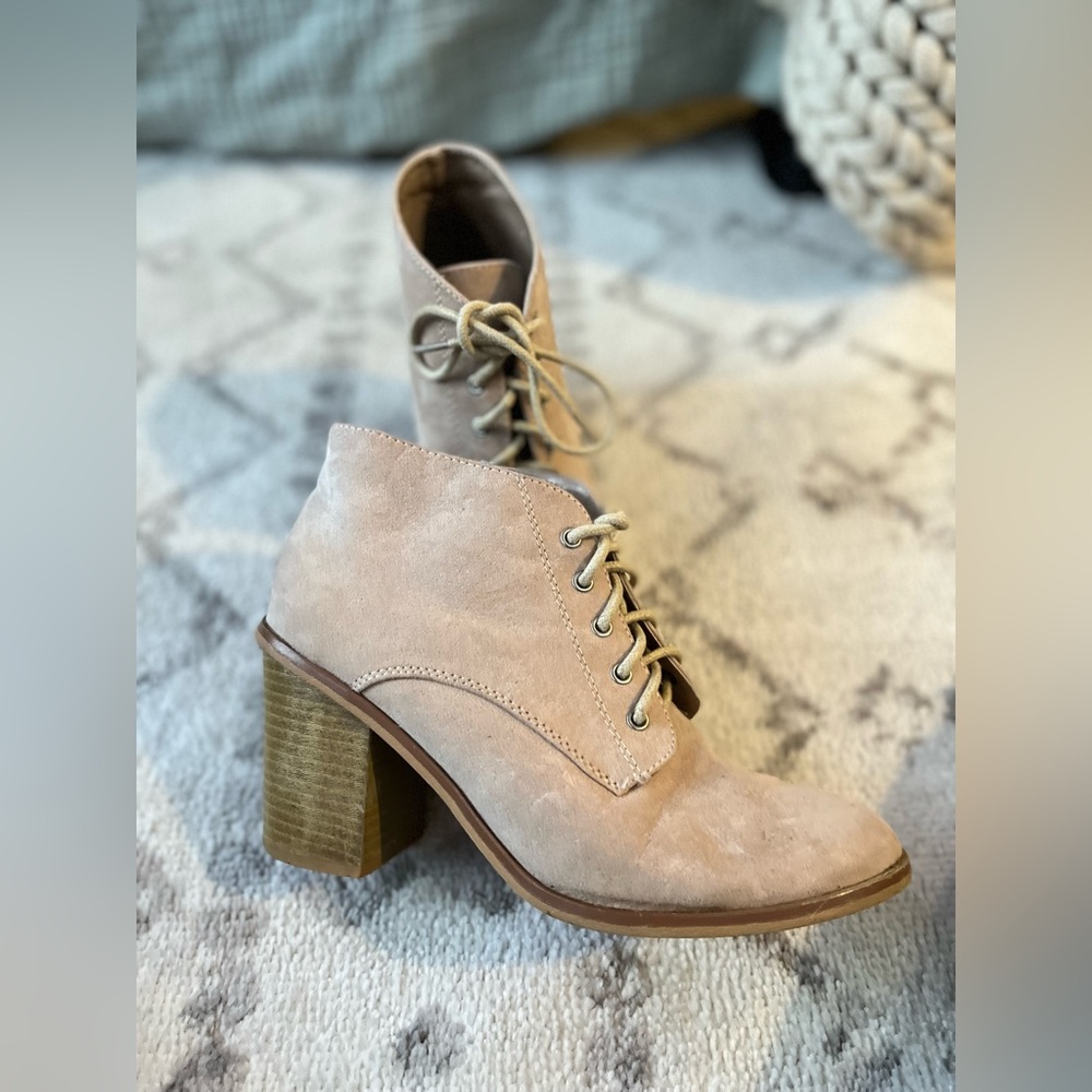 laced tan ankle boots